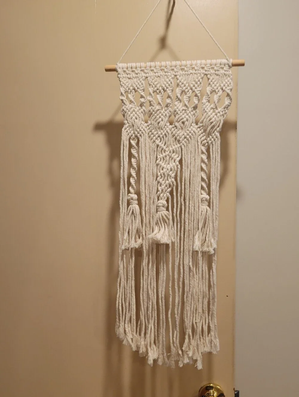 🔑EUC~Handmade Macramé Wall Hanging - Boho Home Decor